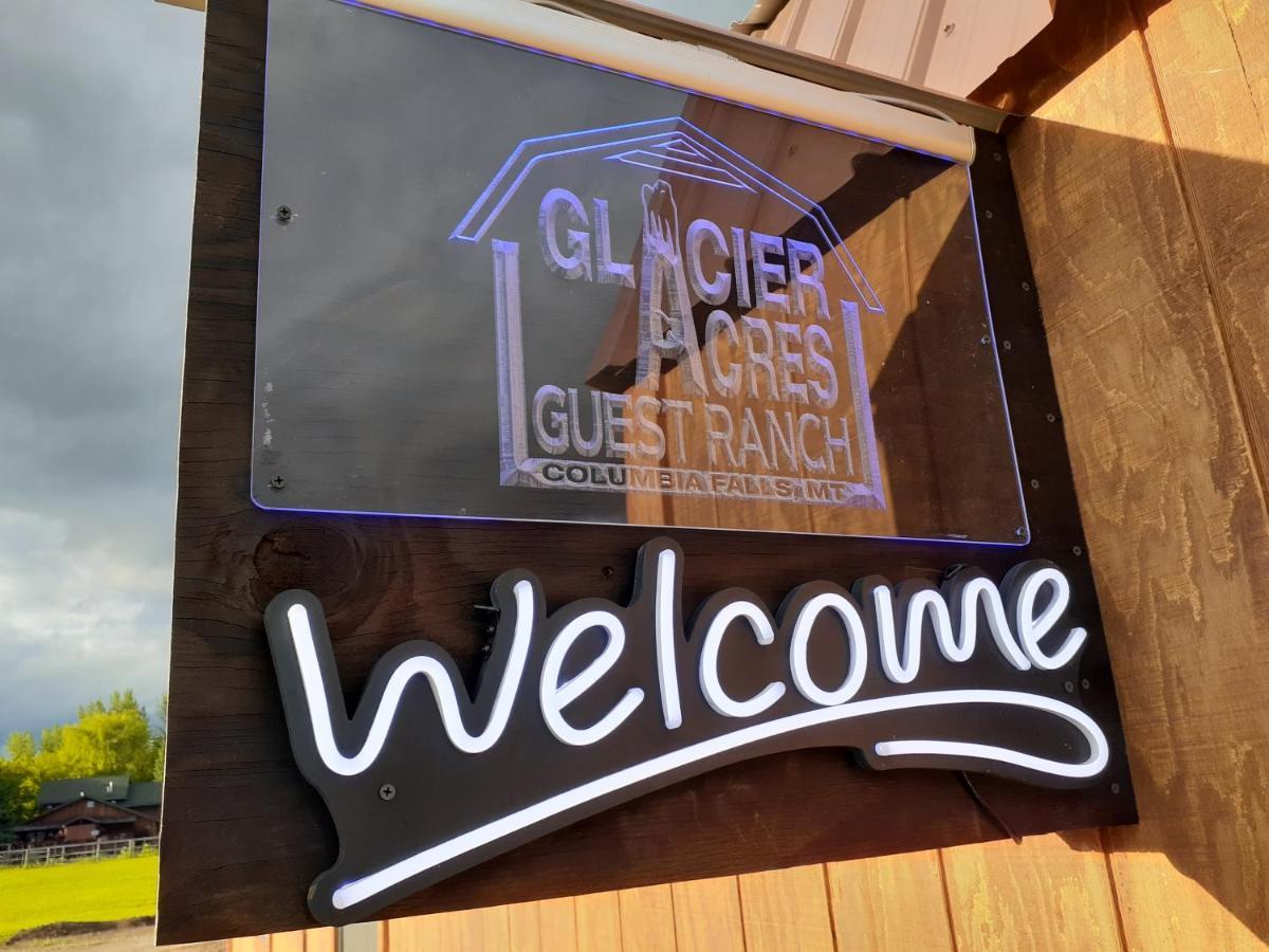 Glacier Acres Guest Ranch Кълъмбия Фолс Екстериор снимка